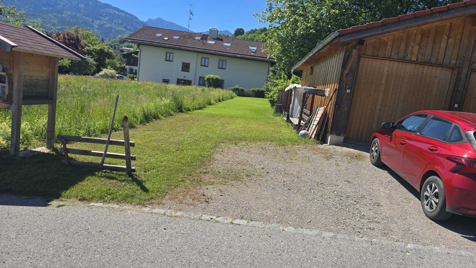 Professionelles Roden von verwilderten Grundstücken in Bad Feilnbach und Rosenheim.